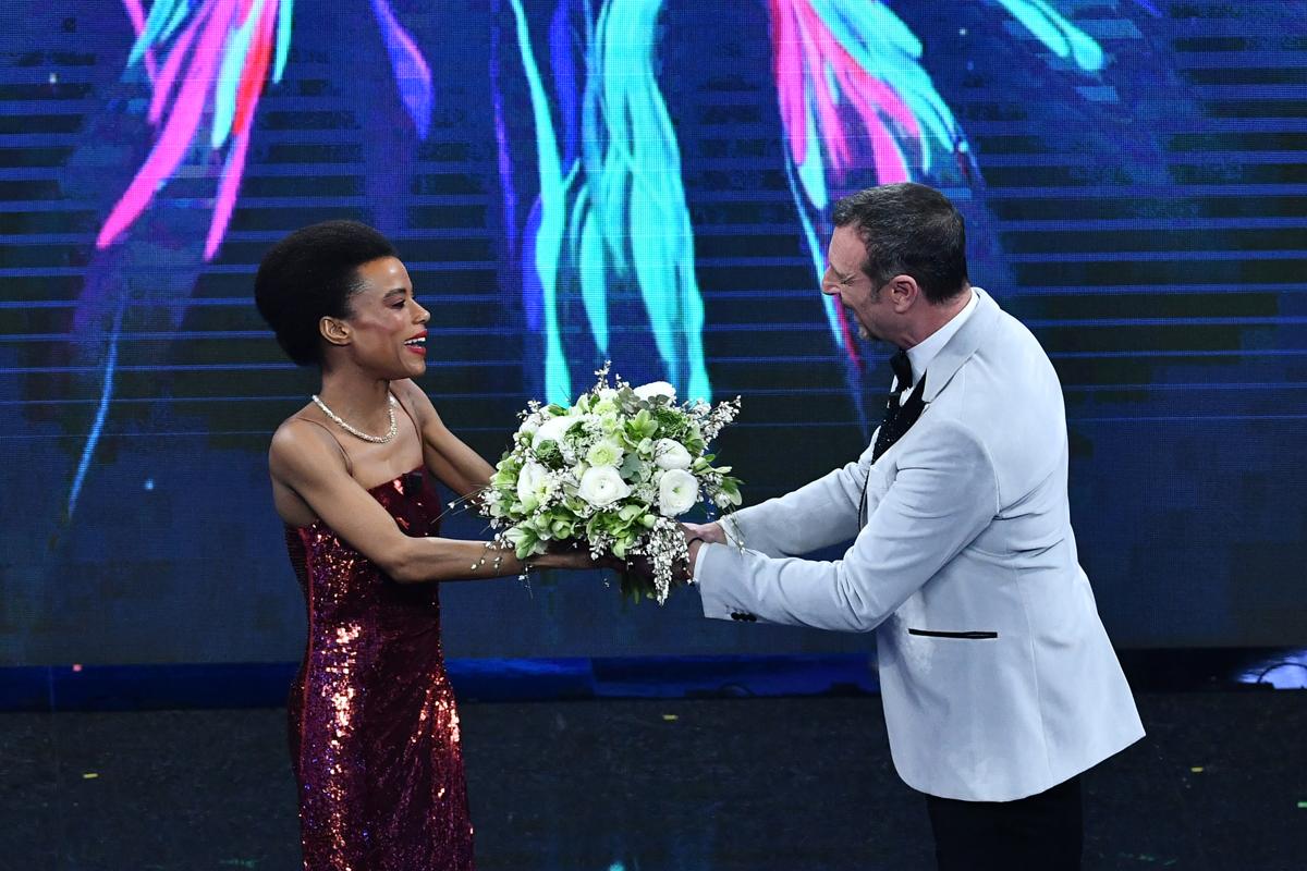 Lorena Cesarini, Sanremo: vestiti, lacrime e il monologo contro il razzismo