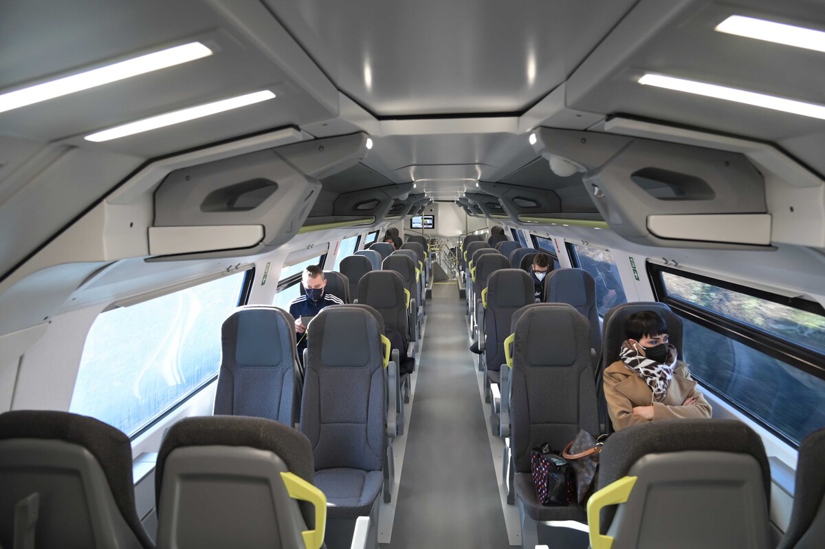 Caravaggio, nuovo treno da Milano a Porto Ceresio: le foto