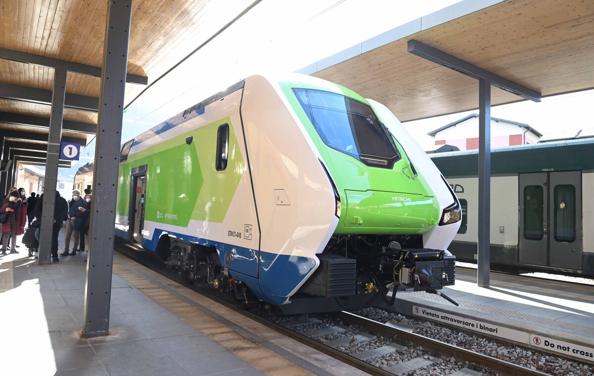 Caravaggio, nuovo treno da Milano a Porto Ceresio: le foto