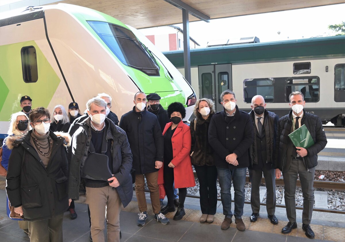 Caravaggio, nuovo treno da Milano a Porto Ceresio: le foto