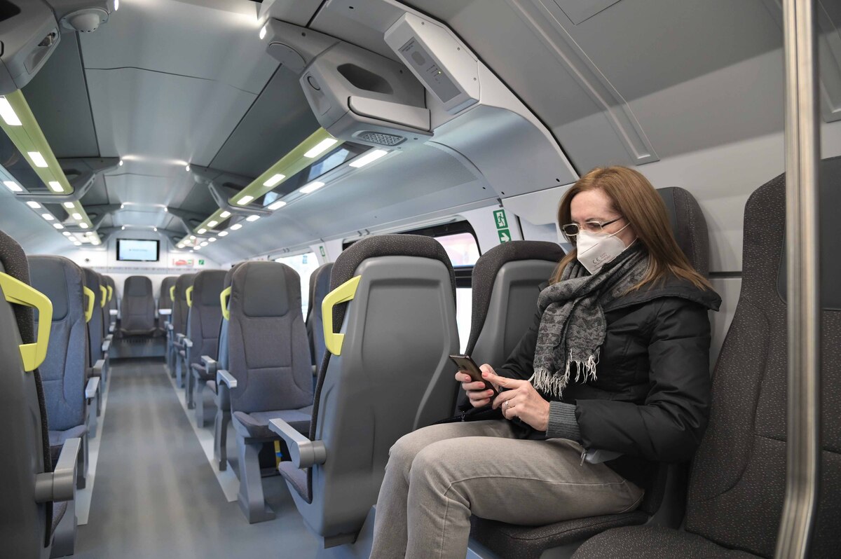 Caravaggio, nuovo treno da Milano a Porto Ceresio: le foto