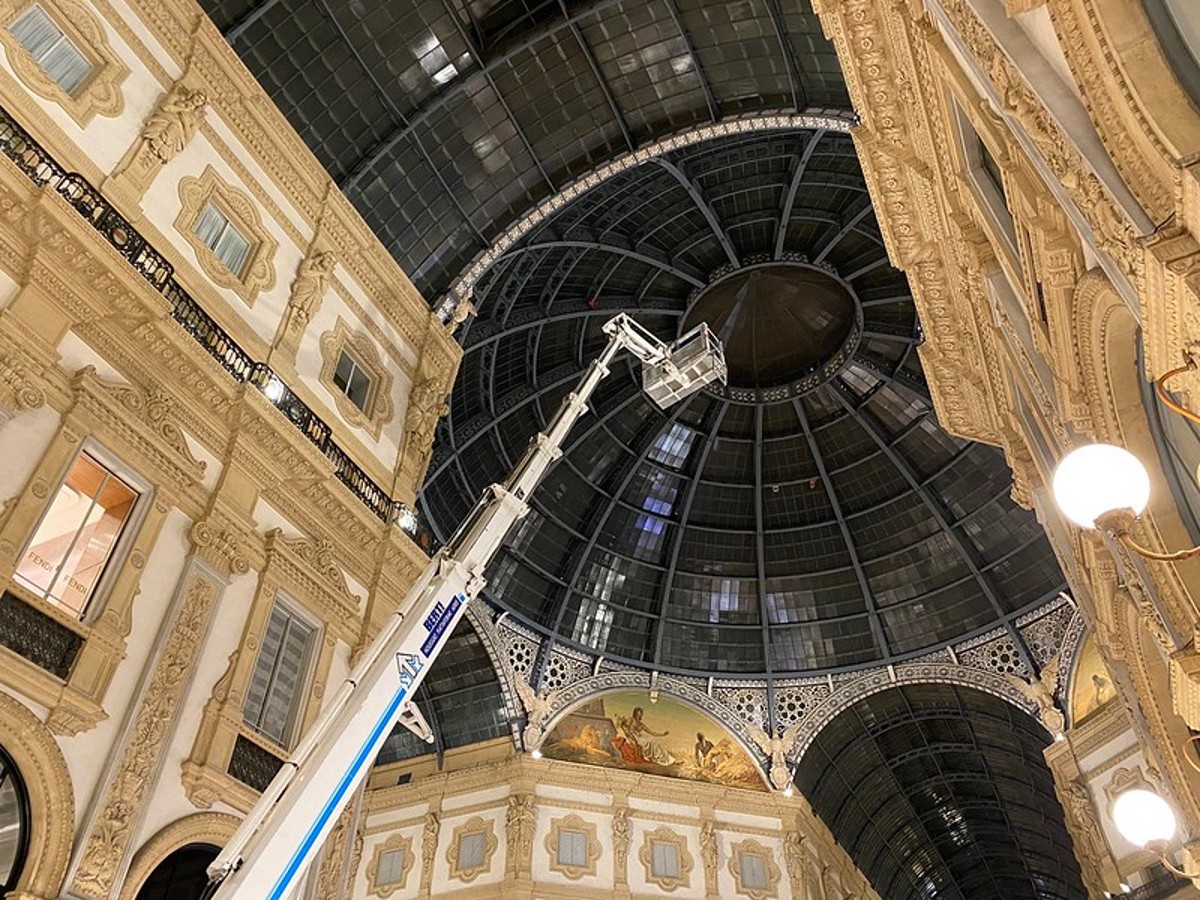 Milano, Galleria Vittorio Emanuele: check up in corso prima del restauro Milano, Galleria Vittorio Emanuele: check up in corso prima del restauro