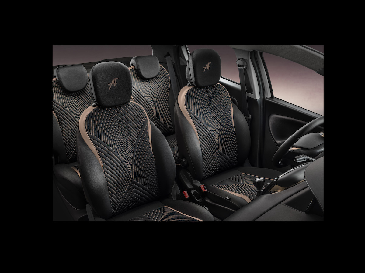 Nuova Lancia Ypsilon sigla la propria eleganza con Alberta Ferretti Nuova Lancia Ypsilon sigla la propria eleganza con Alberta Ferretti