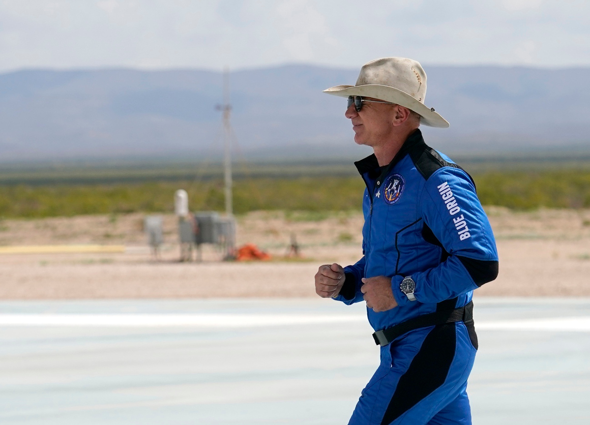 Jeff Bezos fa smontare il ponte di Rotterdam. Il suo yacht alto 40 m non passa Jeff Bezos fa smontare il ponte di Rotterdam. Il suo yacht alto 40 m non passa