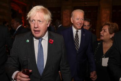 Regno Unito, Boris Johnson perde pezzi: se vanno cinque stretti collaboratori
