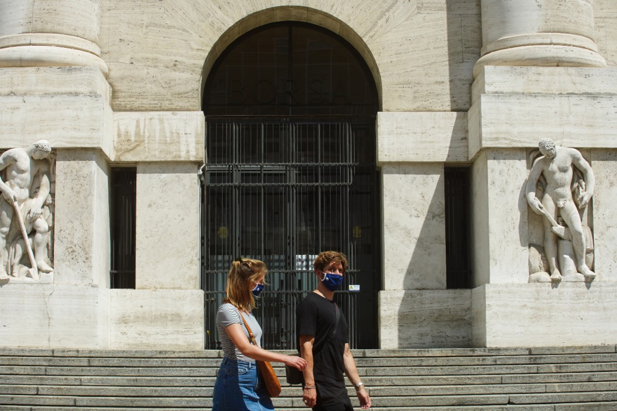 Borsa, Ue rossa e nervosa post Bce. Venerdì nero per l’auto: crolla Stellantis Borsa, Ue rossa e nervosa post Bce. Venerdì nero per l’auto: crolla Stellantis