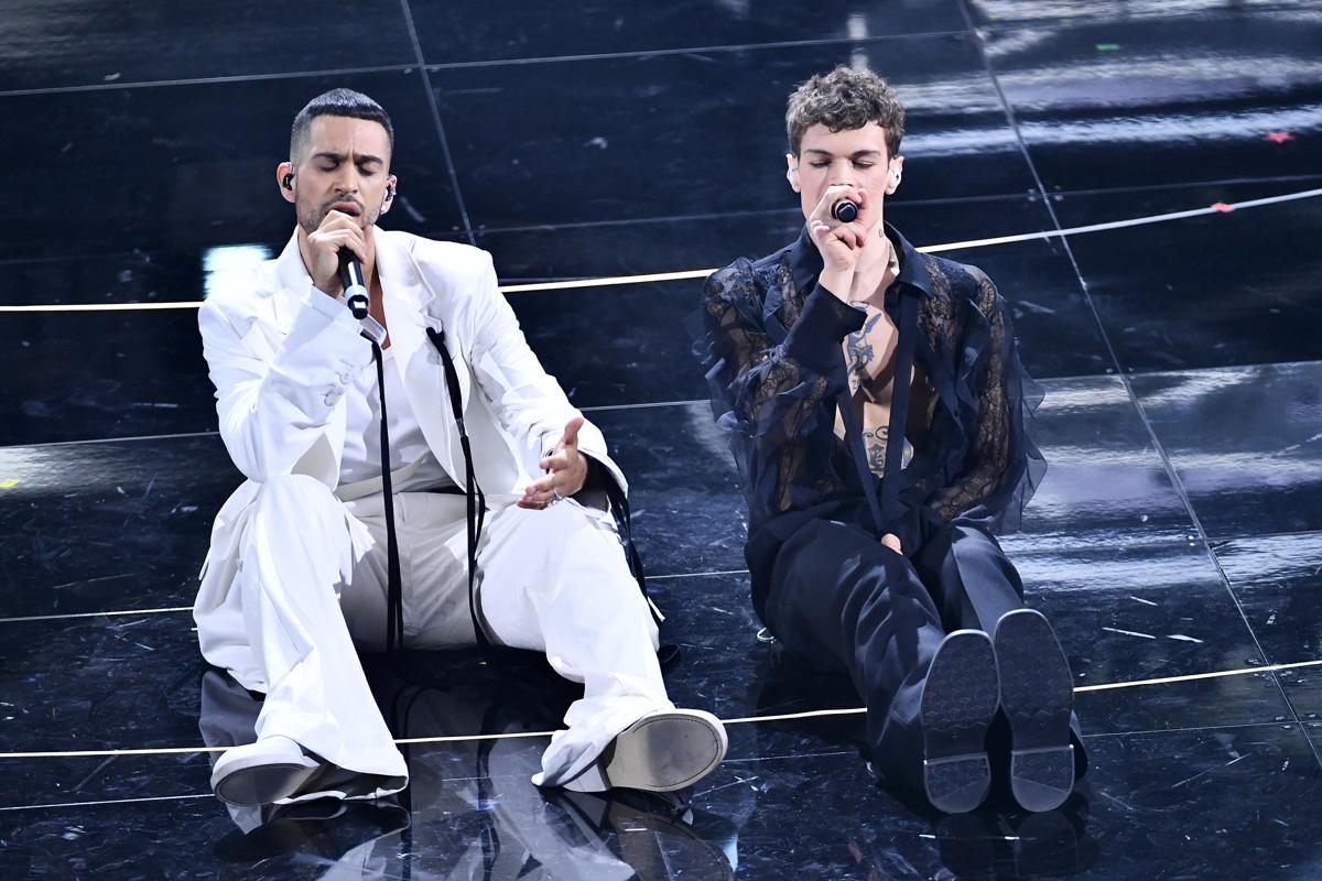 Sanremo 2022, Mahmood e Blanco superano Elisa. Drusilla star all’Ariston Sanremo 2022, Mahmood e Blanco superano Elisa. Drusilla star all’Ariston