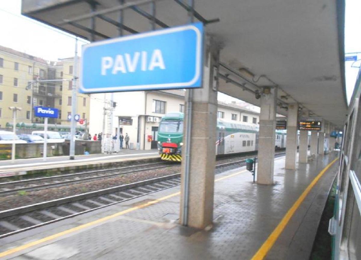 Pavia, neonato di due settimane trascinato per 20 metri dal treno: gravissimo Pavia, neonato di due settimane trascinato per 20 metri dal treno: gravissimo