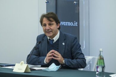 Pensioni aumento assegni a marzo. Pensionati festeggiano. Inps, ecco di quanto