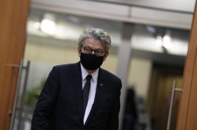 Chip, l’Ue lancia piano da 50 miliardi per stoppare la dipendenza dall’Asia