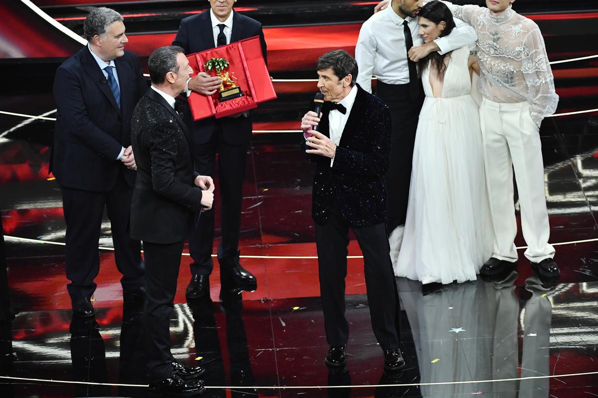Sanremo: Morandi sul podio, lo chiama Jovanotti. “Avrei voluto che fossi qui”