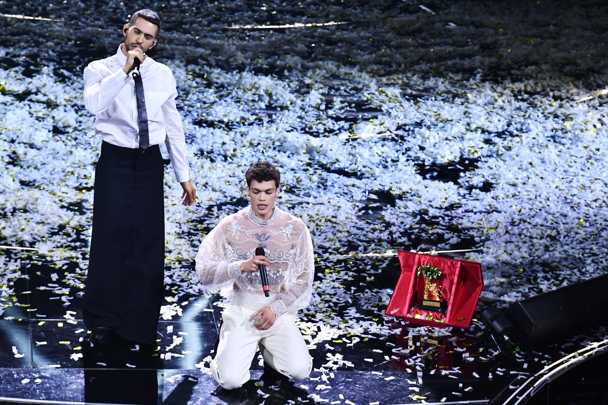 Sanremo 2022, Mahmood e Blanco vittoria da “Brividi”. “Testo autobiografico”