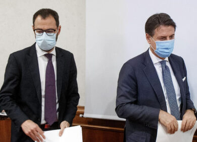 M5s, Patuanelli dalla parte di Conte: “Di Maio? Non capisco la sua critica”