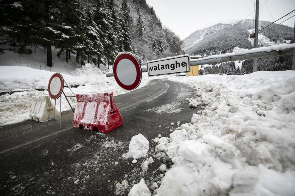 Svizzera, una valanga travolge un gruppo di sciatori: morto un 68enne italiano Svizzera, una valanga travolge un gruppo di sciatori: morto un 68enne italiano