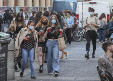 Bar, i cittadini si ribellano al Green Pass: nasce l’aperitivo autogestito