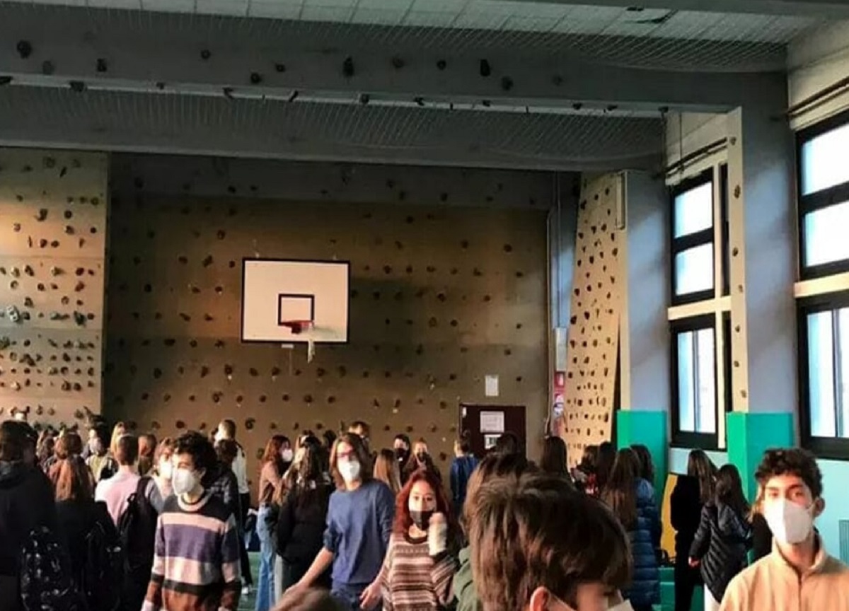 Milano, liceo Carducci occupato: “Disagio tra i banchi di scuola” Milano, liceo Carducci occupato: “Disagio tra i banchi di scuola”