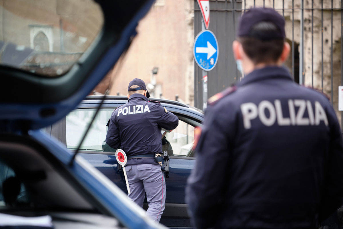 Suocero fuori di testa spara ai testicoli del genero. Follia al Quarticciolo