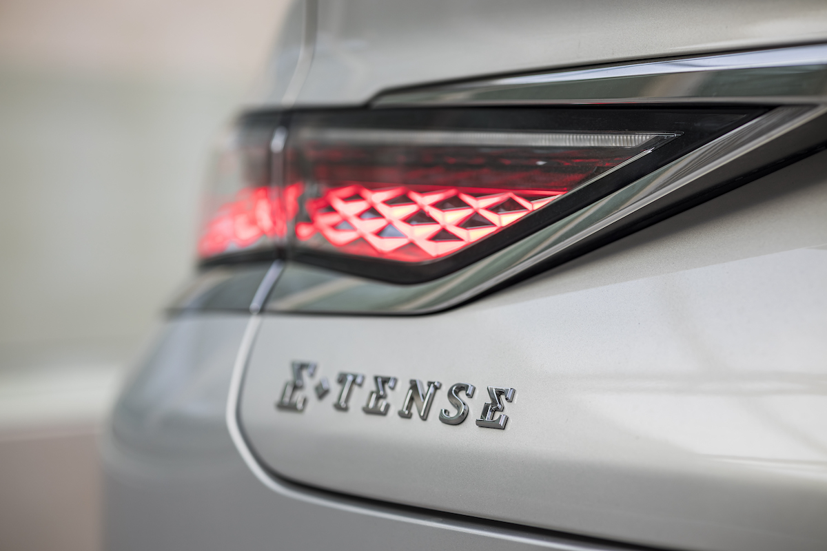 DS9 E-Tense 250, l’ibrido raffinato punta su autonomia e tecnologia DS9 E-Tense 250, l’ibrido raffinato punta su autonomia e tecnologia