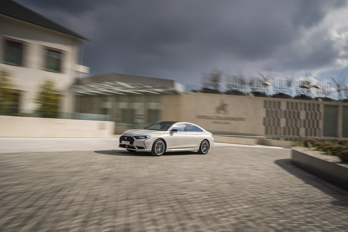 DS9 E-Tense 250, l’ibrido raffinato punta su autonomia e tecnologia DS9 E-Tense 250, l’ibrido raffinato punta su autonomia e tecnologia