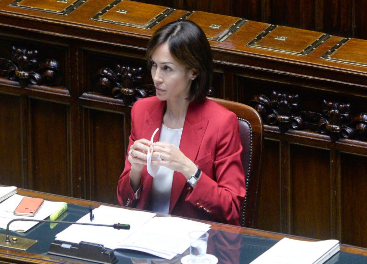 Minacce di morte a Mara Carfagna, recapitata una busta con proiettile Minacce di morte a Mara Carfagna, recapitata una busta con proiettile