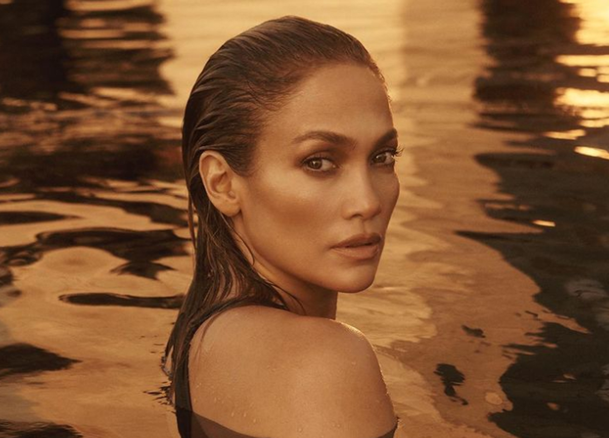Jennifer Lopez, Marry me: trailer del film, love story con vestiti da favola