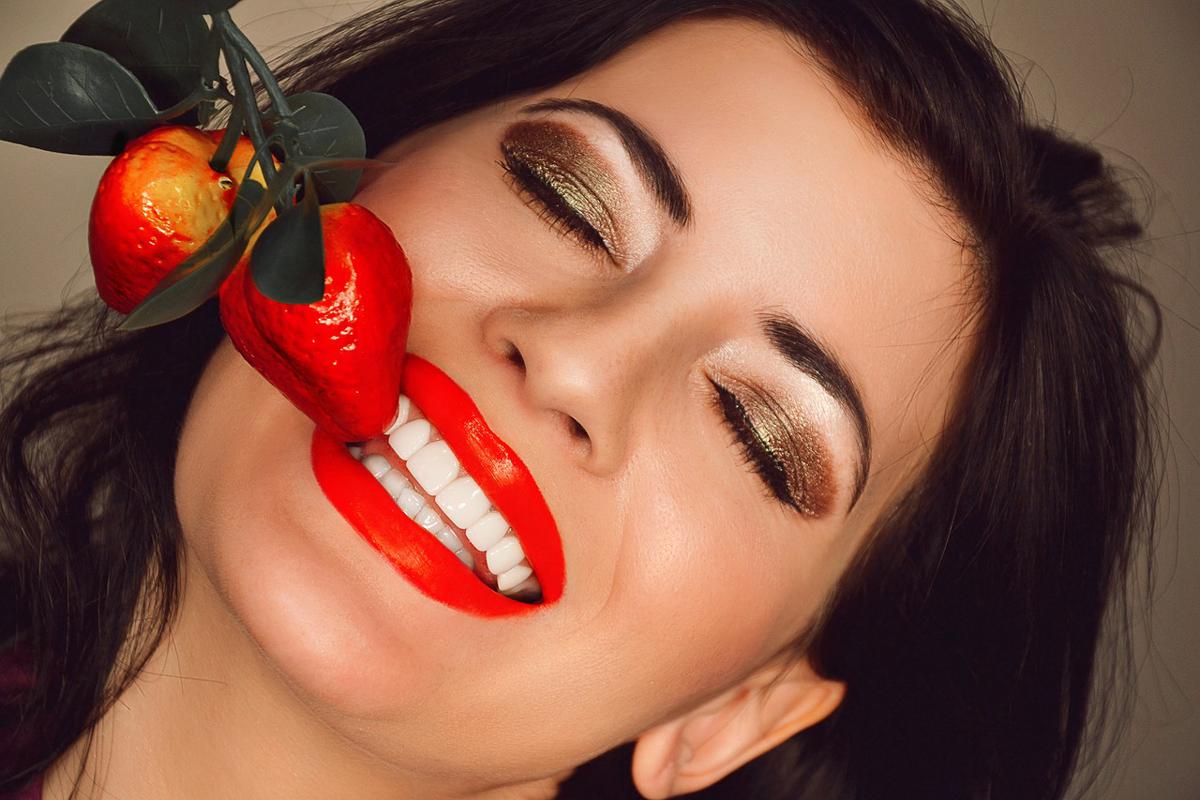 Denti bianchi, rimedi naturali efficaci: 4 segreti per un sorriso smagliante Denti bianchi, rimedi naturali efficaci: 4 segreti per un sorriso smagliante