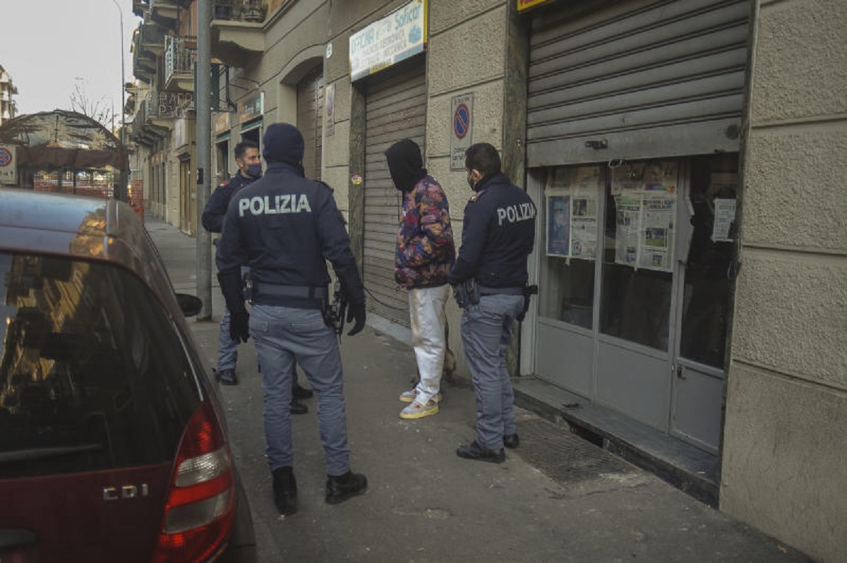 Torino, rapine a mano armata: tre arresti in Barriera di Milano Torino, rapine a mano armata: tre arresti in Barriera di Milano