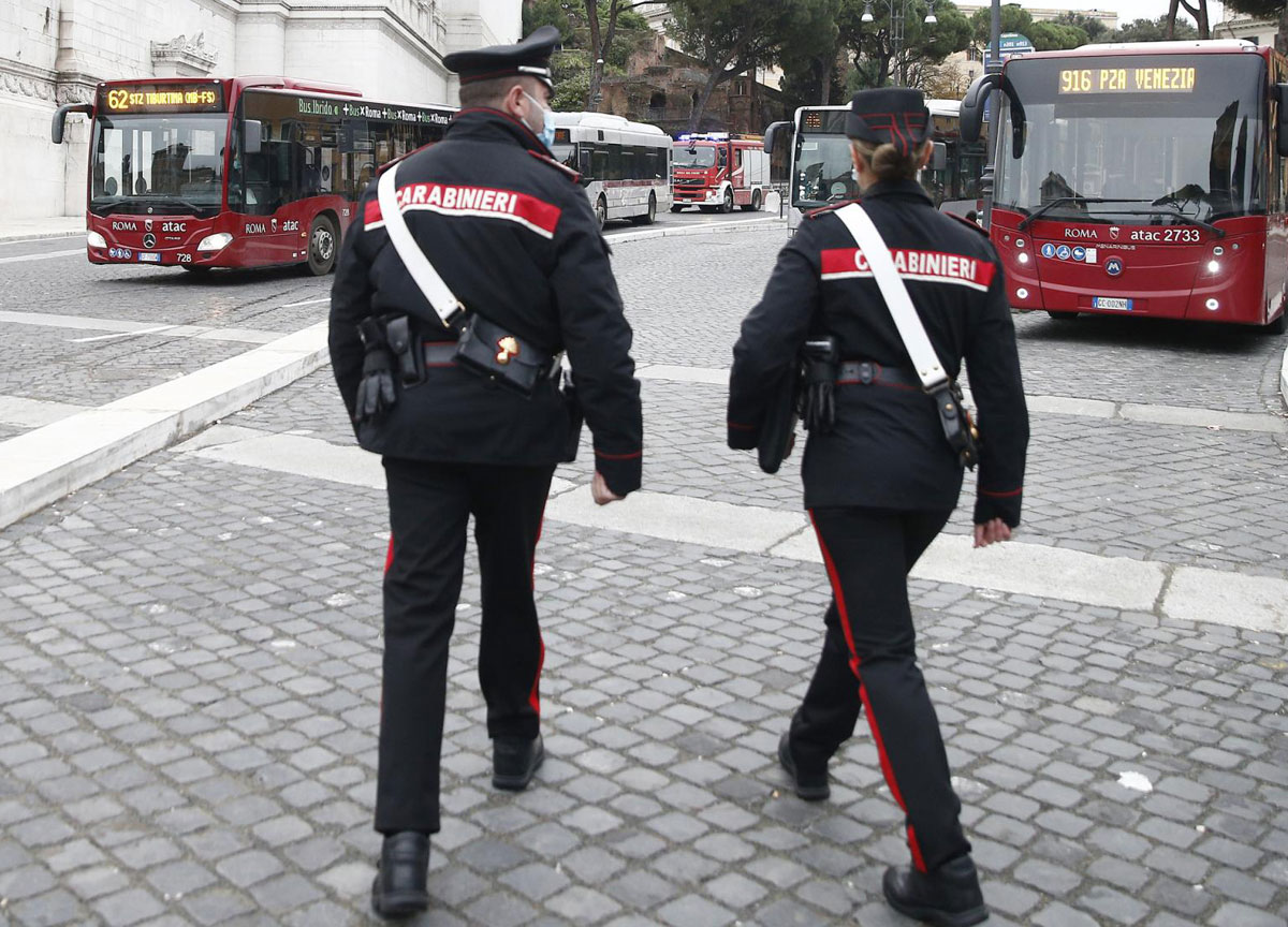 Inseguimenti a passo d’uomo a Roma: Carabinieri senza patente di guida veloce
