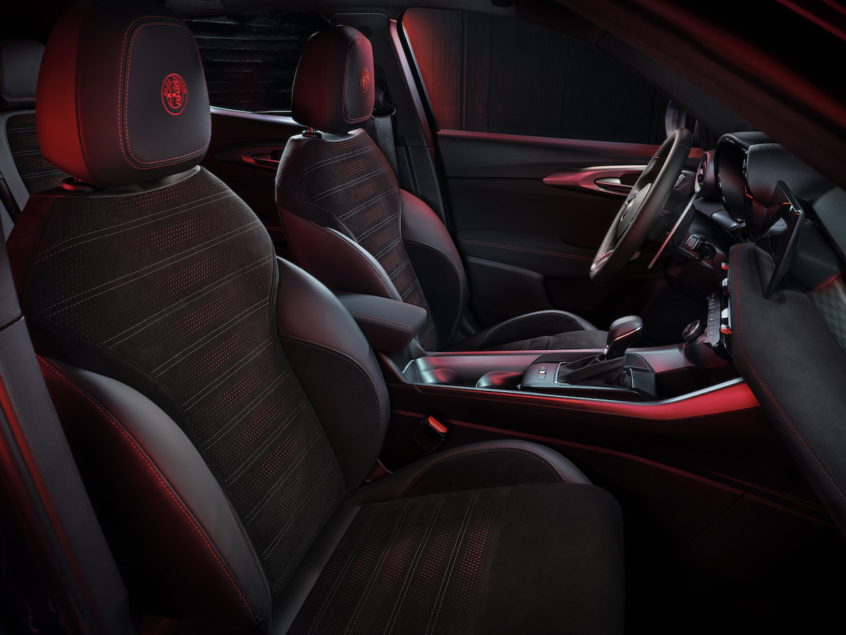 Alcantara veste gli interni della nuova Alfa Romeo Tonale Alcantara veste gli interni della nuova Alfa Romeo Tonale