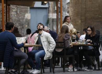 Covid, Costa: “Emergenza quasi finita”. Garavaglia: “Estate senza Green Pass”