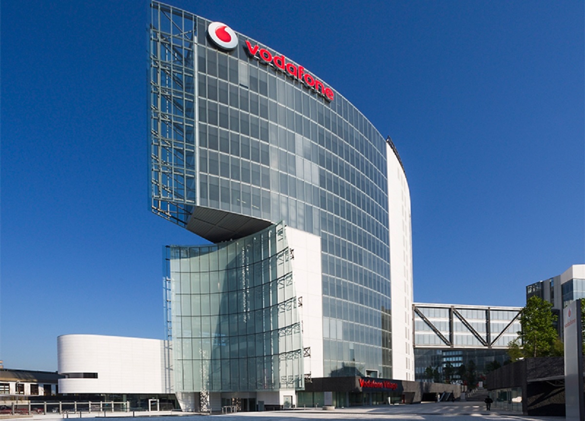 Vodafone si tiene la divisione Italia: Londra rifiuta gli 11 mld di Iliad Vodafone si tiene la divisione Italia: Londra rifiuta gli 11 mld di Iliad