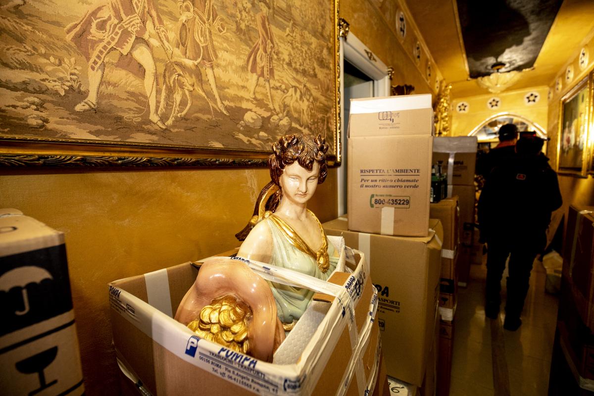 Casamonica, confiscati beni per oltre 20 milioni: ville, preziosi, società