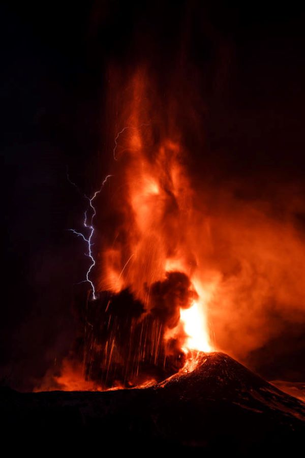 Etna in eruzione, immagini spettacolari ma anche danni all’agricoltura Etna in eruzione, immagini spettacolari ma anche danni all’agricoltura
