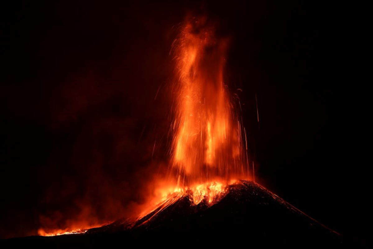 Etna in eruzione, immagini spettacolari ma anche danni all’agricoltura Etna in eruzione, immagini spettacolari ma anche danni all’agricoltura