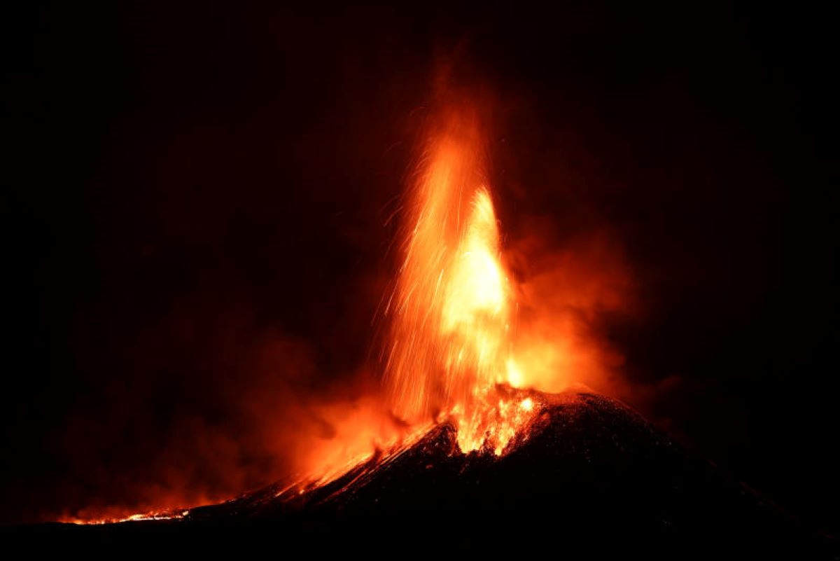 Etna in eruzione, immagini spettacolari ma anche danni all’agricoltura Etna in eruzione, immagini spettacolari ma anche danni all’agricoltura