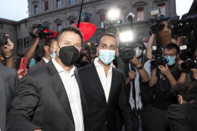 M5s, il giallo delle mail ritrovate. Così scriveva Di Maio a Crimi nel 2018