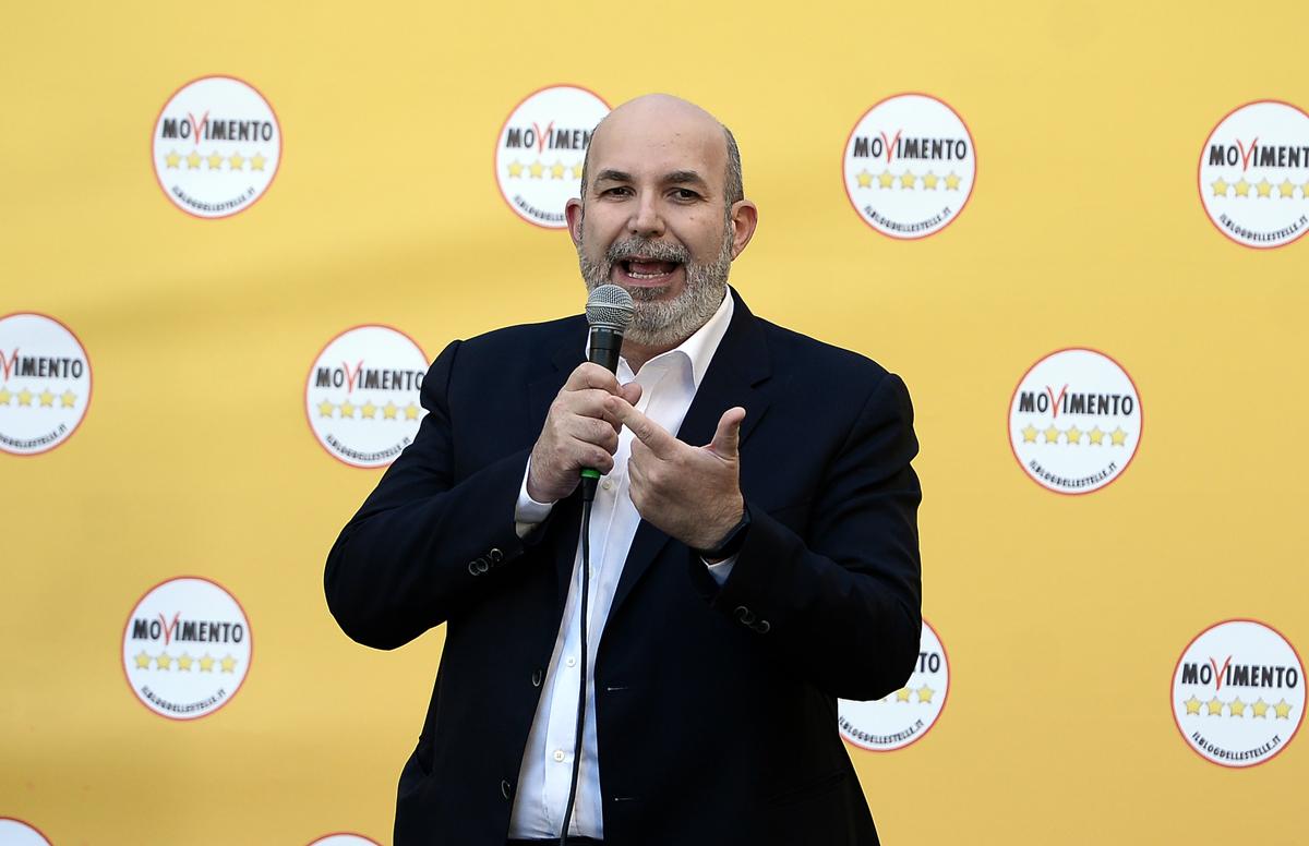 Crimi: “Conte non conosceva quel regolamento, mi sono scordato di dirglielo” Crimi: “Conte non conosceva quel regolamento, mi sono scordato di dirglielo”
