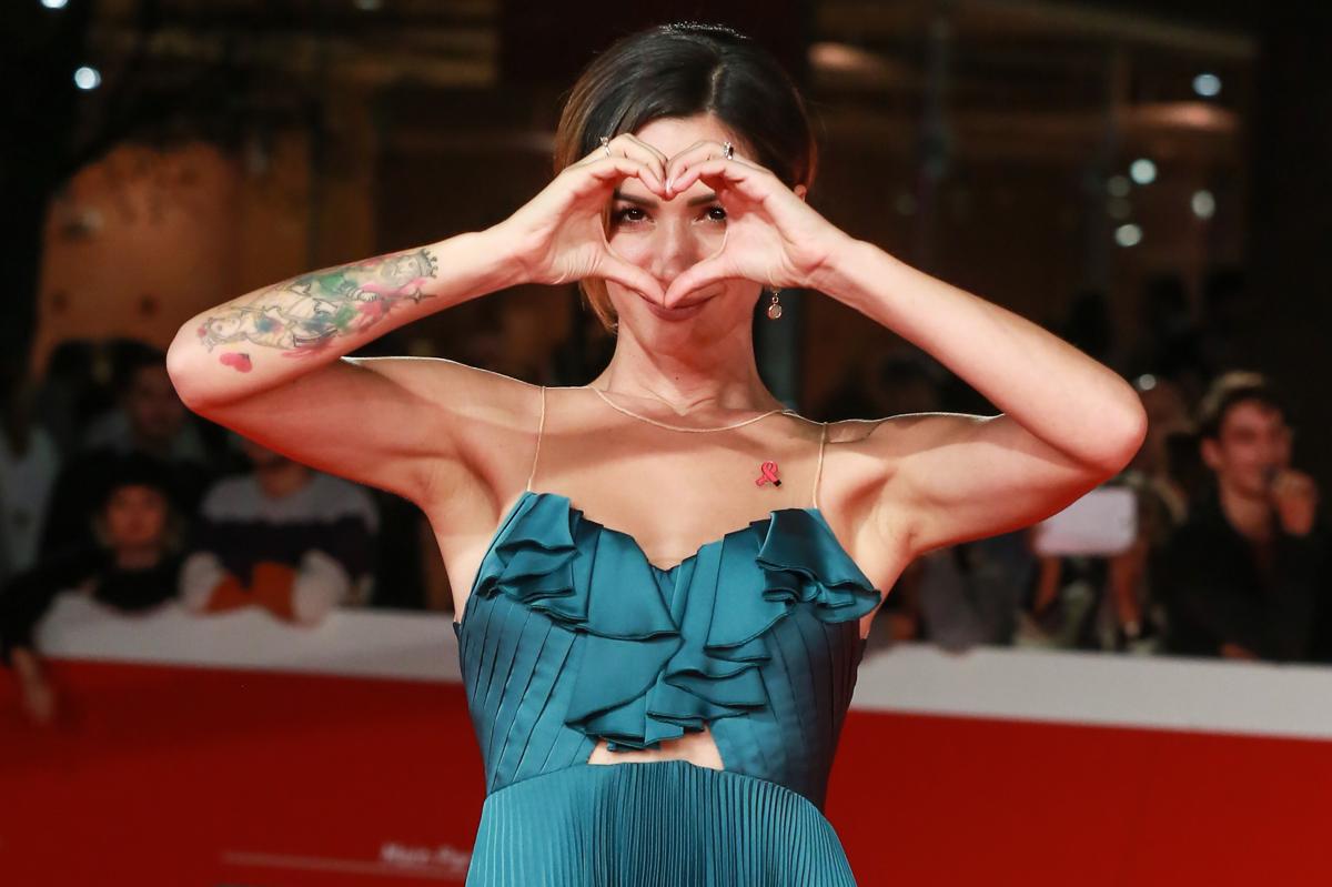 “Tonica”, al via il nuovo show di Andrea Delogu: tra gli ospiti Gué Pequeno