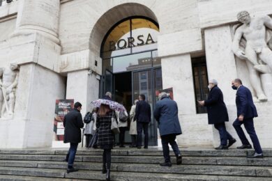 Ucraina, spiragli diplomatici con Mosca: le Borse europee riducono il rosso
