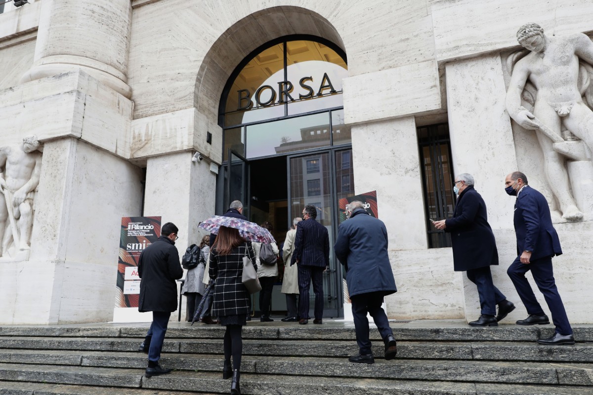 Ucraina, spiragli diplomatici con Mosca: le Borse europee riducono il rosso Ucraina, spiragli diplomatici con Mosca: le Borse europee riducono il rosso