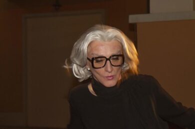 Drusilla Foer a Verissimo parla del marito morto e si commuove. VIDEO