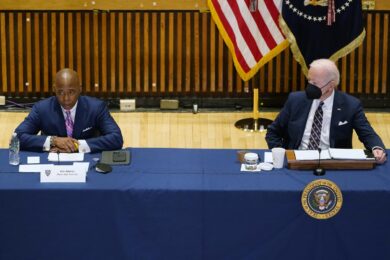 La città di New York licenzia 1430 dipendenti perché non vaccinati