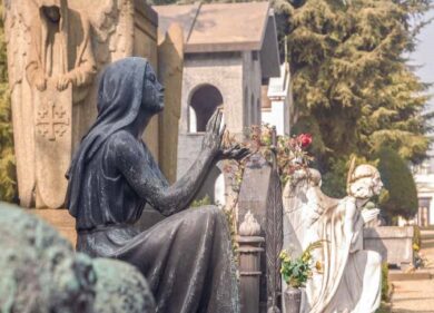 Anziana muore sulla lapide del marito il giorno di San Valentino