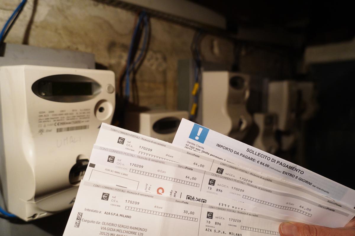 Bollette, prezzi alle stelle in un solo anno: luce +131%, gas +94% Bollette, prezzi alle stelle in un solo anno: luce +131%, gas +94%