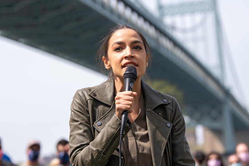 Alexandra Ocasio-Cortez: “La democrazia USA tra 10 anni potrebbe non esistere” Alexandra Ocasio-Cortez: “La democrazia USA tra 10 anni potrebbe non esistere”