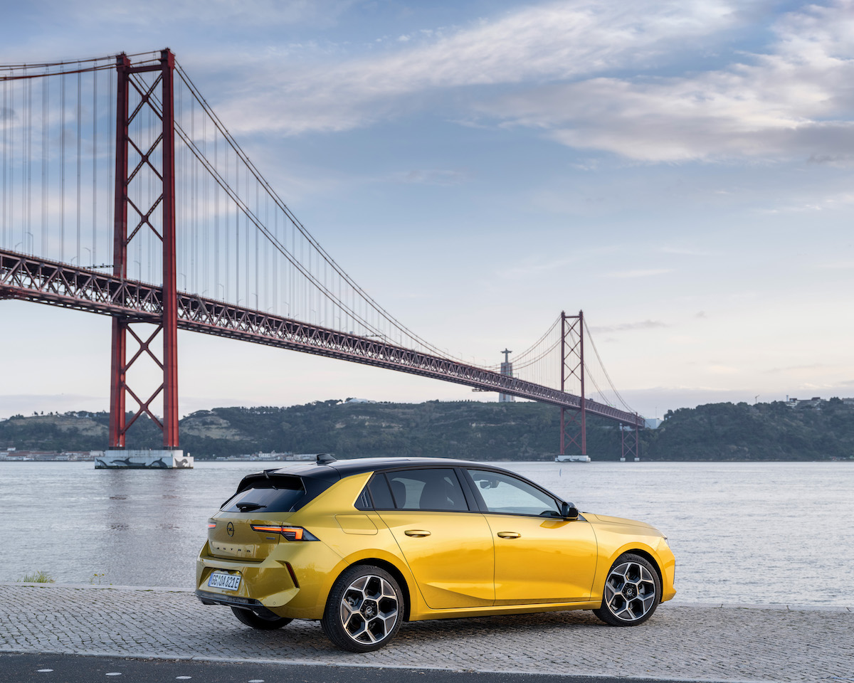 Nuova Opel Astra diventa ibrida e si prepara al pure electric Nuova Opel Astra diventa ibrida e si prepara al pure electric