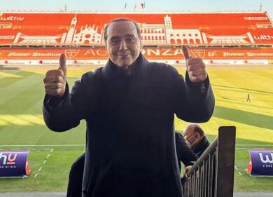 Berlusconi salta l’udienza per ragioni di salute. Sabato era allo stadio