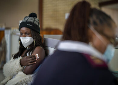 Vaccini, estesa la durata dei brevetti. “Regalo alle case farmaceutiche”