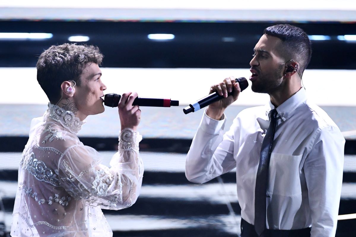 Blanco, biglietti a ruba per i concerti: le foto che fanno impazzire le fan Blanco, biglietti a ruba per i concerti: le foto che fanno impazzire le fan