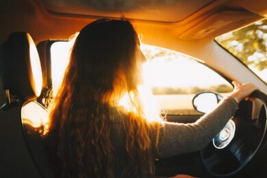 Automobilisti distratti, gli otto errori più comuni alla guida